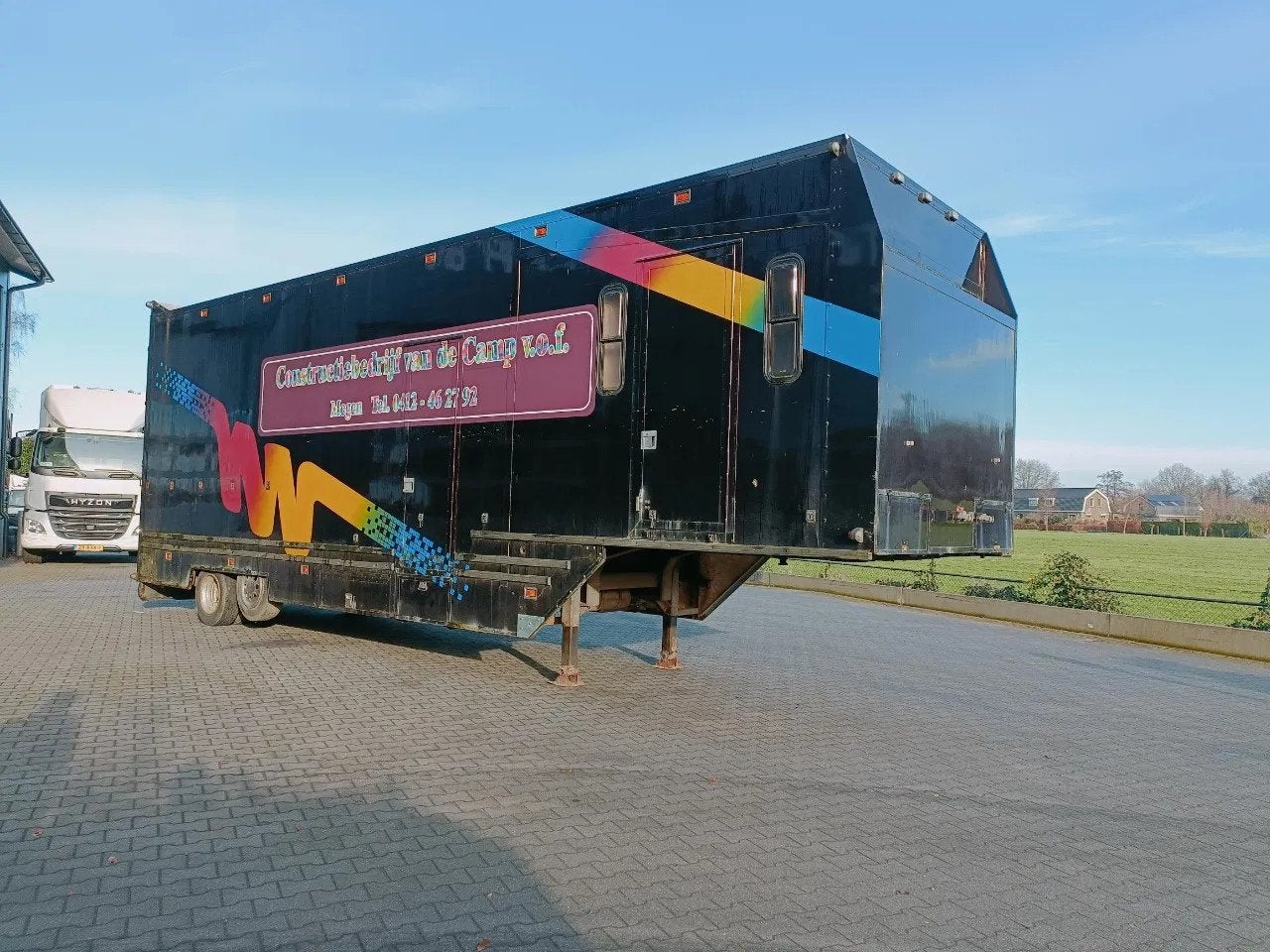 Floor PAARDENTRAILER - 4 PAARDS - LIVING - LUCHTVERING - LAA, Auto's, Overige brandstoffen, Zwart, Bedrijf, Aanhangers en Opleggers