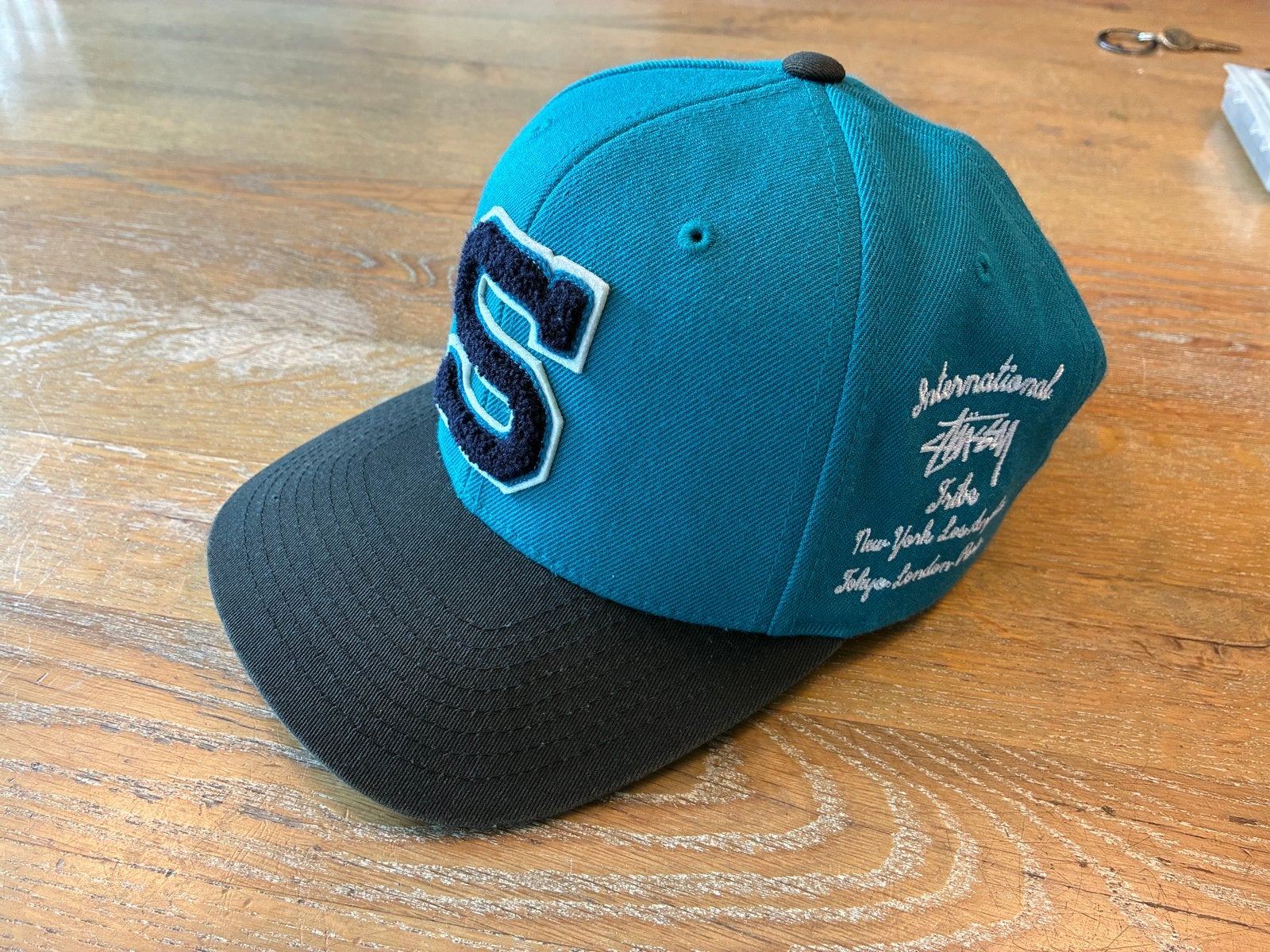 NOS Stussy Pet met 'S' logo ongedragen, Kleding | Heren, Hoeden en Petten, Ophalen of Verzenden, Nieuw, One size fits all, Pet