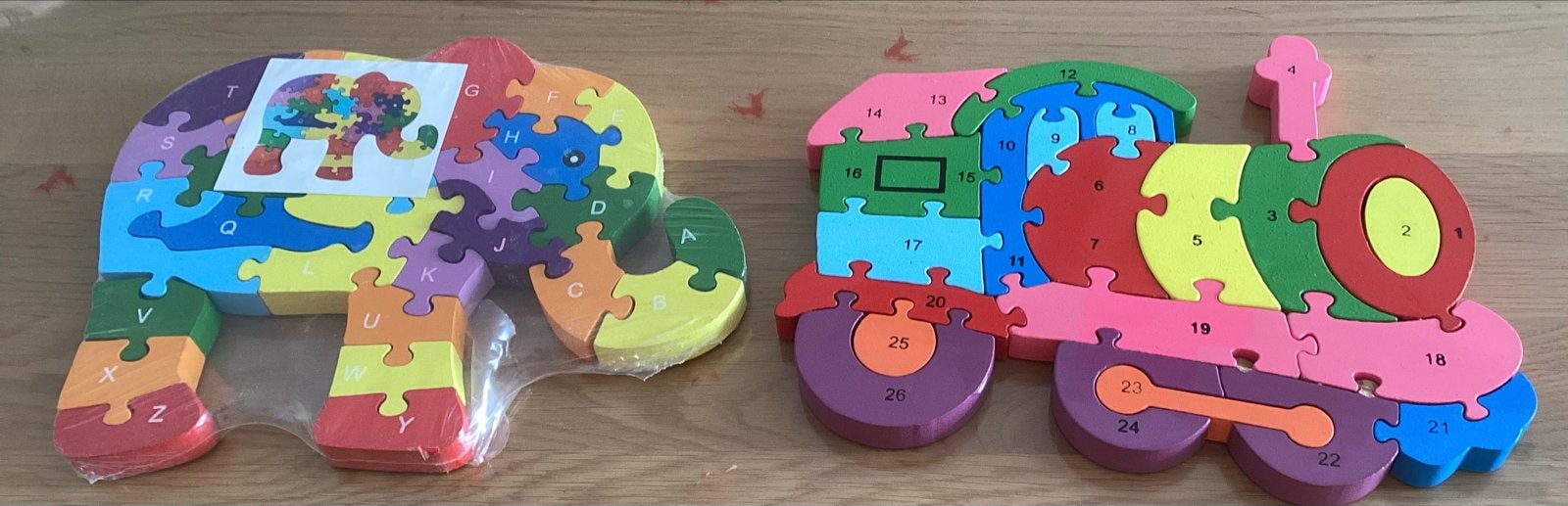 Houten puzzels: Olifant (alfabet) en Trein (cijfers), 2 tot 4 jaar, Zo goed als nieuw, Van hout, Meer dan 50 stukjes