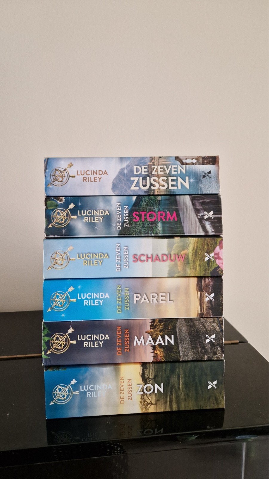 De Zeven Zussen serie - Lucinda Riley (eerste 6 boeken), Boeken, Ophalen, Zo goed als nieuw, Lucinda Riley, Nederland