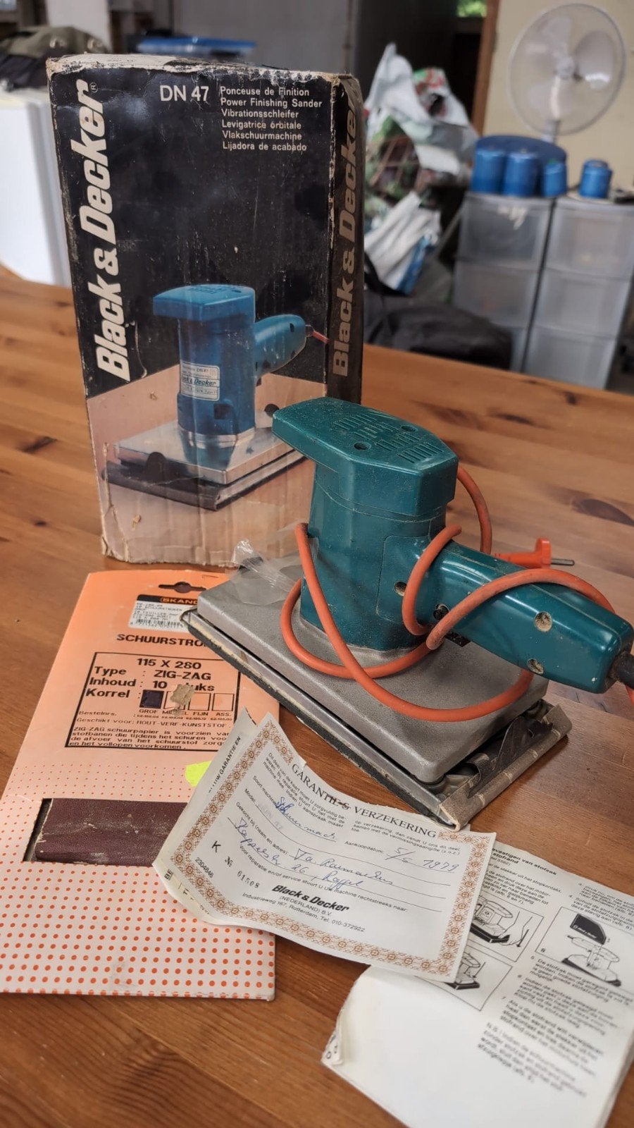 Black & Decker DN 47 Vlakschuurmachine met originele doos, Ophalen of Verzenden, Gebruikt, Minder dan 600 watt, Vlakschuurmachine