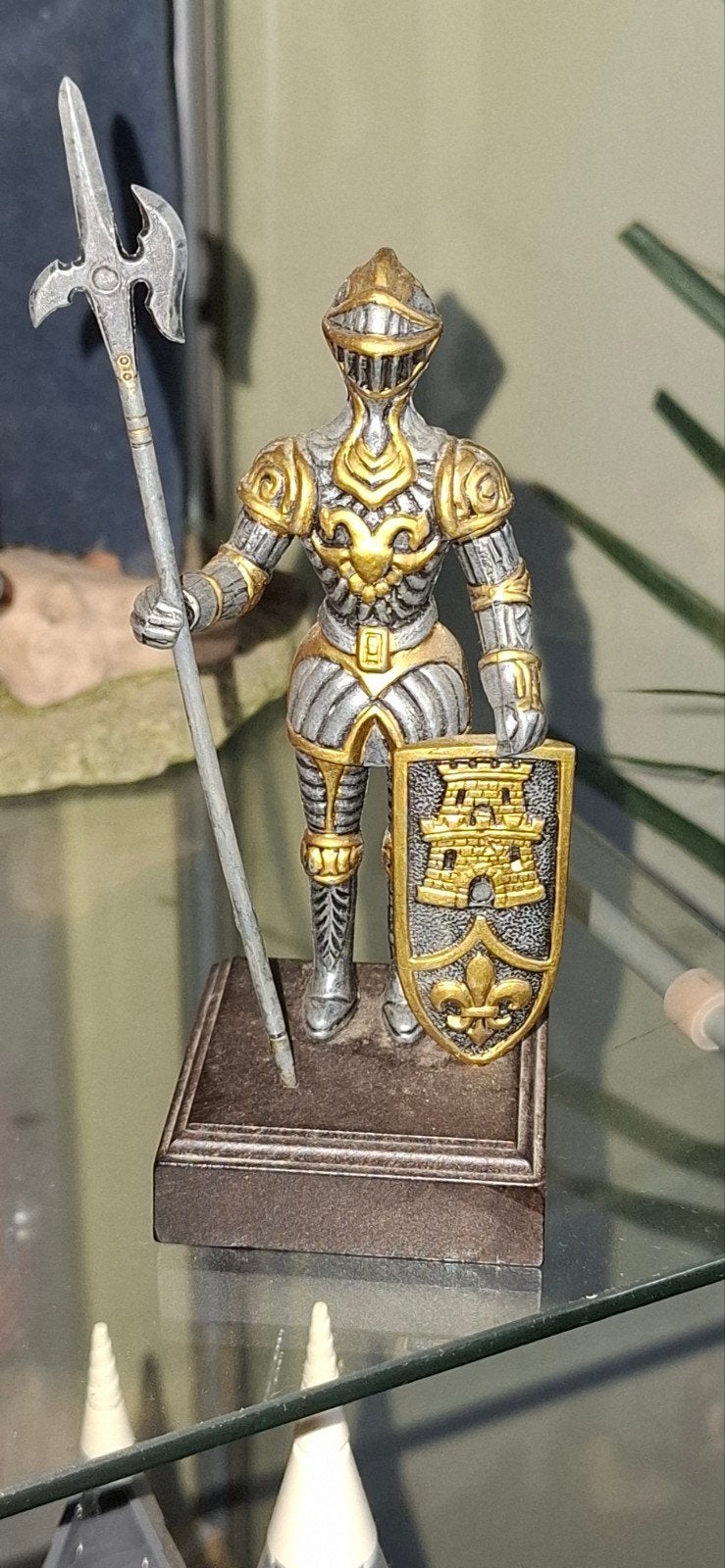Decoratief Ridderbeeldje met Hellebaard en Schild, Verzamelen, Ophalen of Verzenden, Zo goed als nieuw