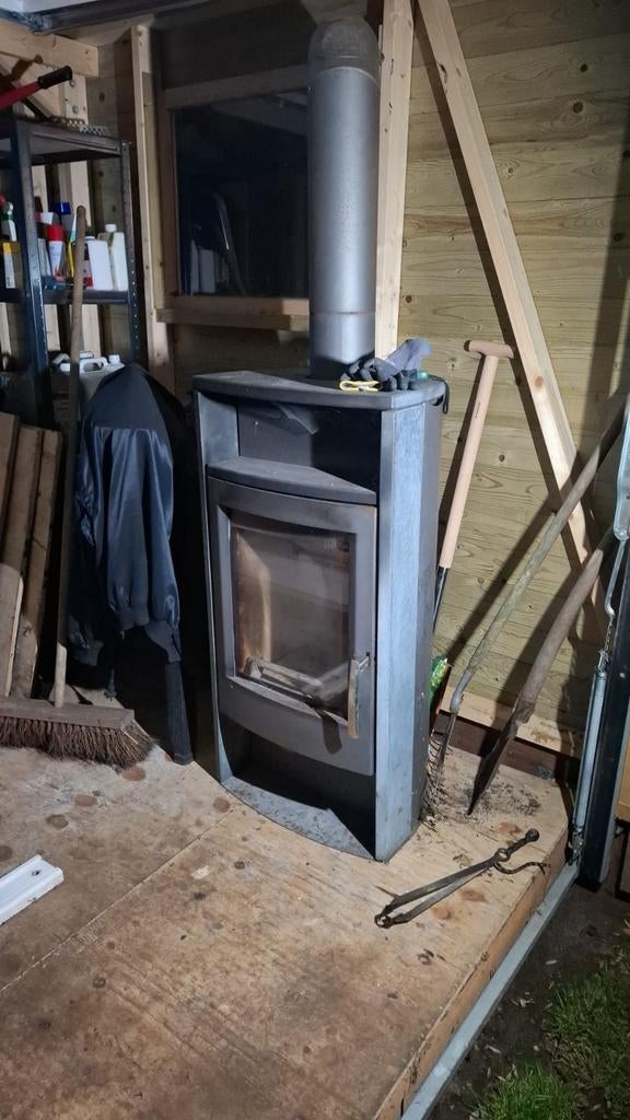 Houtkachel ideaal voor  binnen plaatsen, Gebruikt, Houtkachel, Ophalen of Verzenden, Vrijstaand
