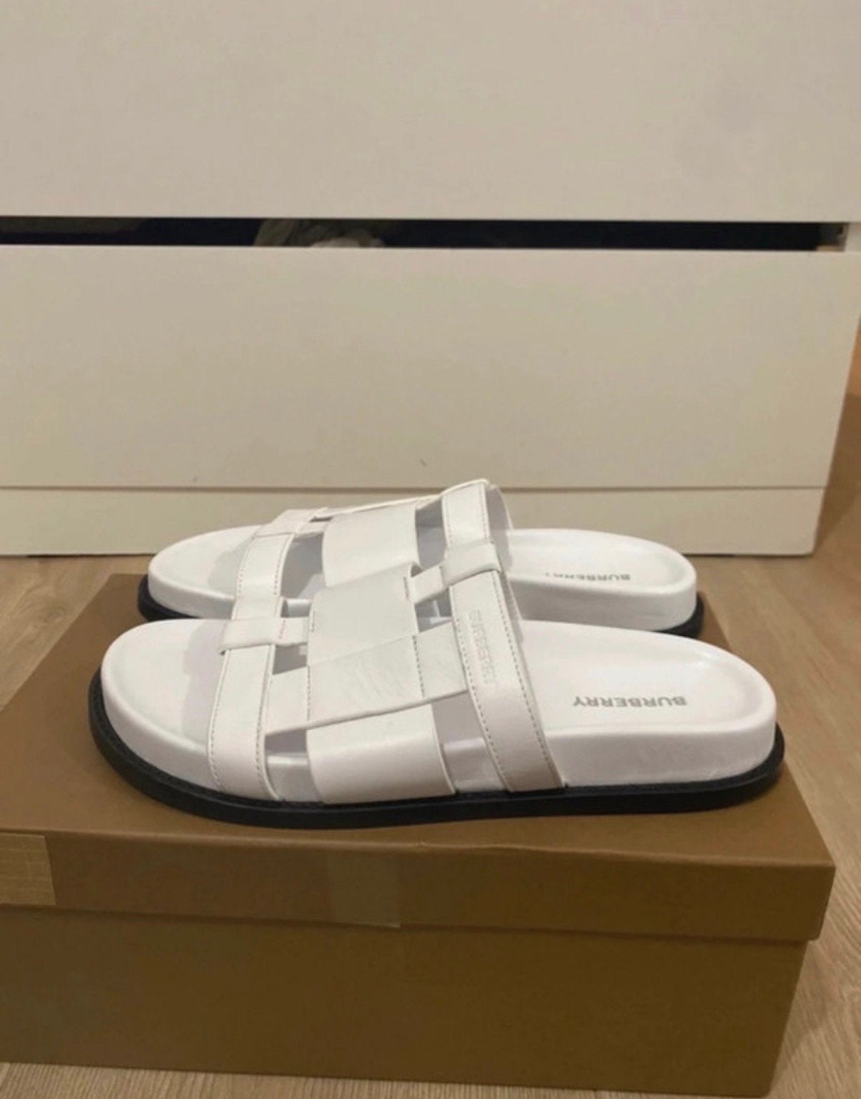 Burberry caged slippers wit nieuw maat 40, Slippers, Wit, Nieuw, Ophalen of Verzenden