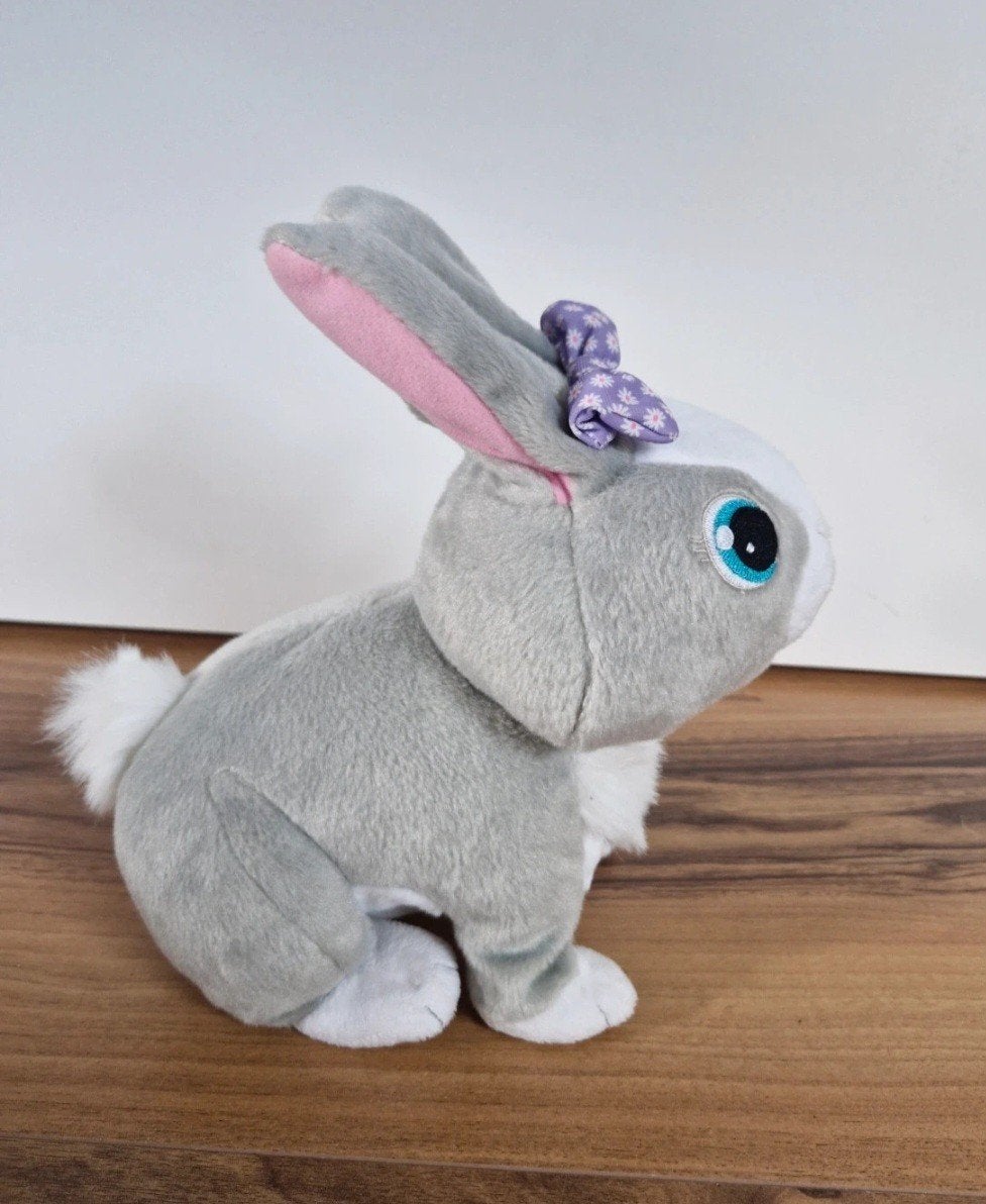 Betsy interactief konijn - pluchen knuffel, Ophalen of Verzenden, Grijs, Interactief, Overige merken