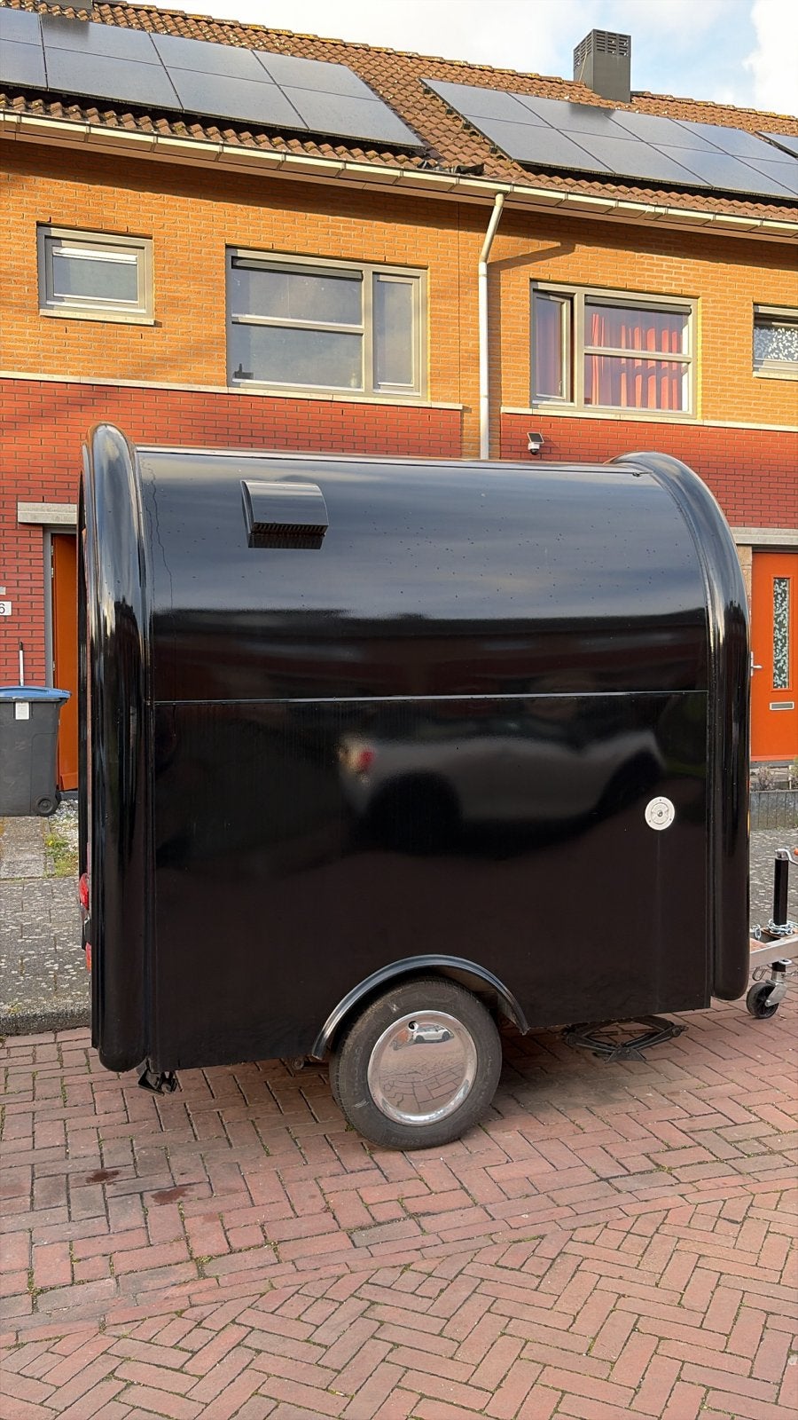 Zwarte Foodtrailer met Koelkast, Afzuigkap en Wasbak, Ophalen of Verzenden, Gebruikt
