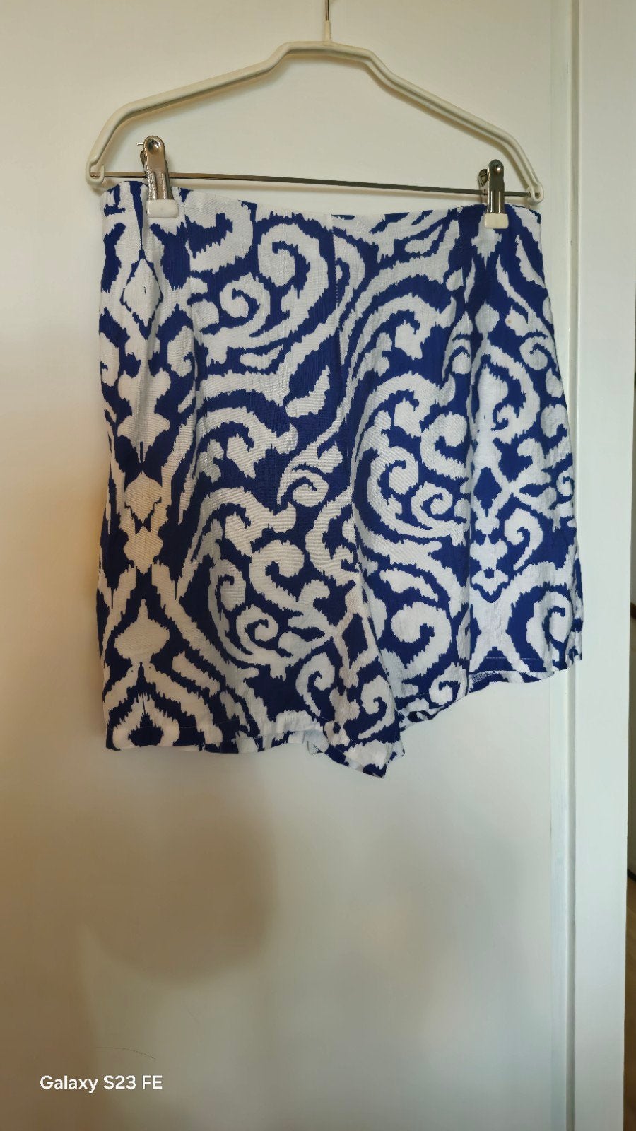 Janina Blauw-witte korte broek met patroon, maat 42, Ophalen of Verzenden
