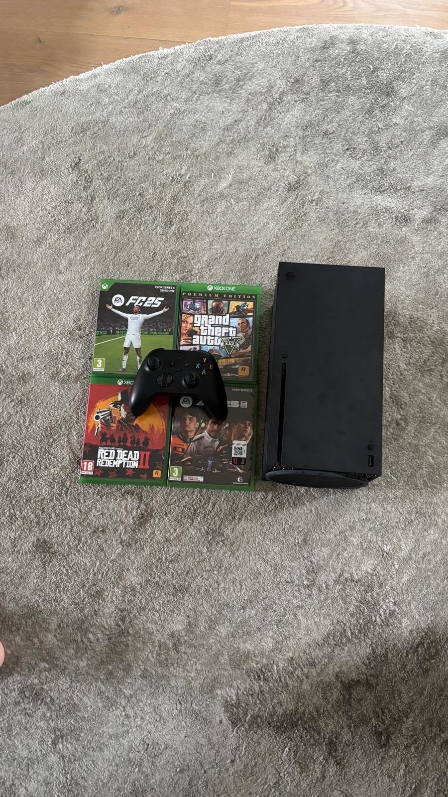 Xbox Series X met controller en 4 topgames