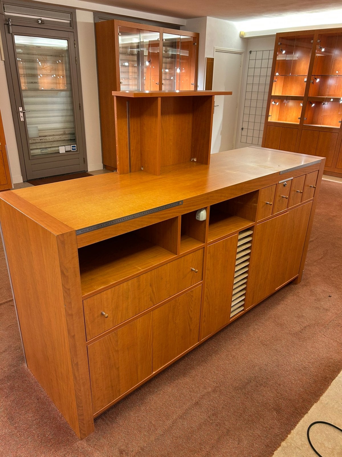 Complete winkelinterieur / vitrine / toonbank, Ophalen, 25 tot 50 cm, 50 tot 100 cm