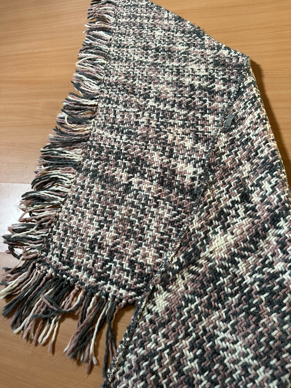Mooie, grote stola (roze, creme, grijs), Ophalen of Verzenden, Zo goed als nieuw, Maat 46/48 (XL) of groter, Sjaal