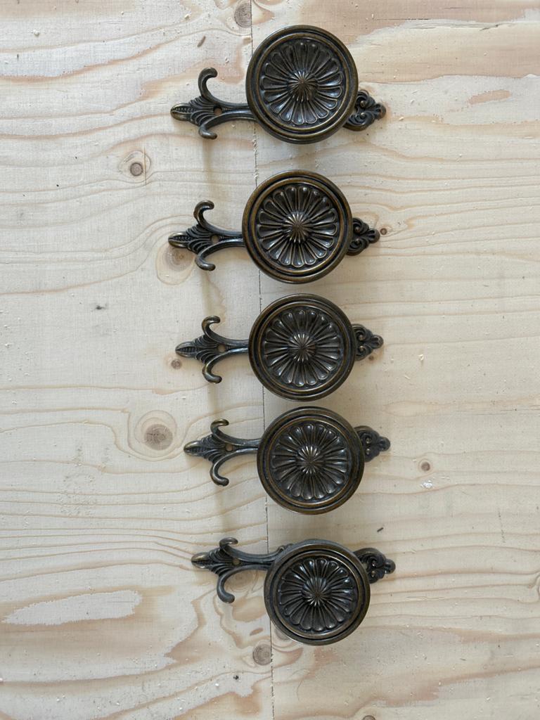 Set van 5 antieke bronzen kapstokken, Ophalen