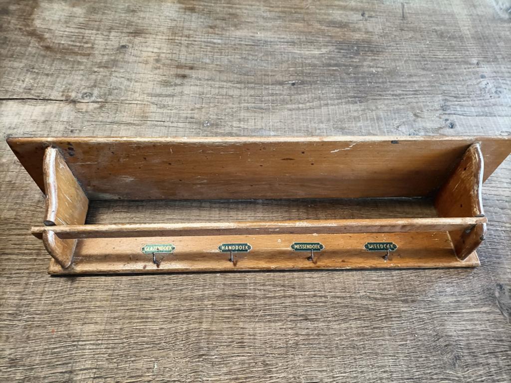 Vintage handdoeken rek. Houten keuken rek met naamplaatjes., Ophalen