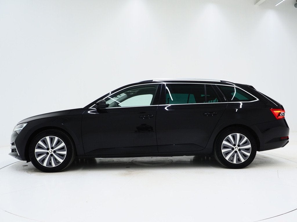 Skoda Superb Combi 1.4 TSI iV Style | Leder | Trekhaak | 360, Auto's, Skoda, Gebruikt, 4 cilinders, Adaptive Cruise Control, Zwart