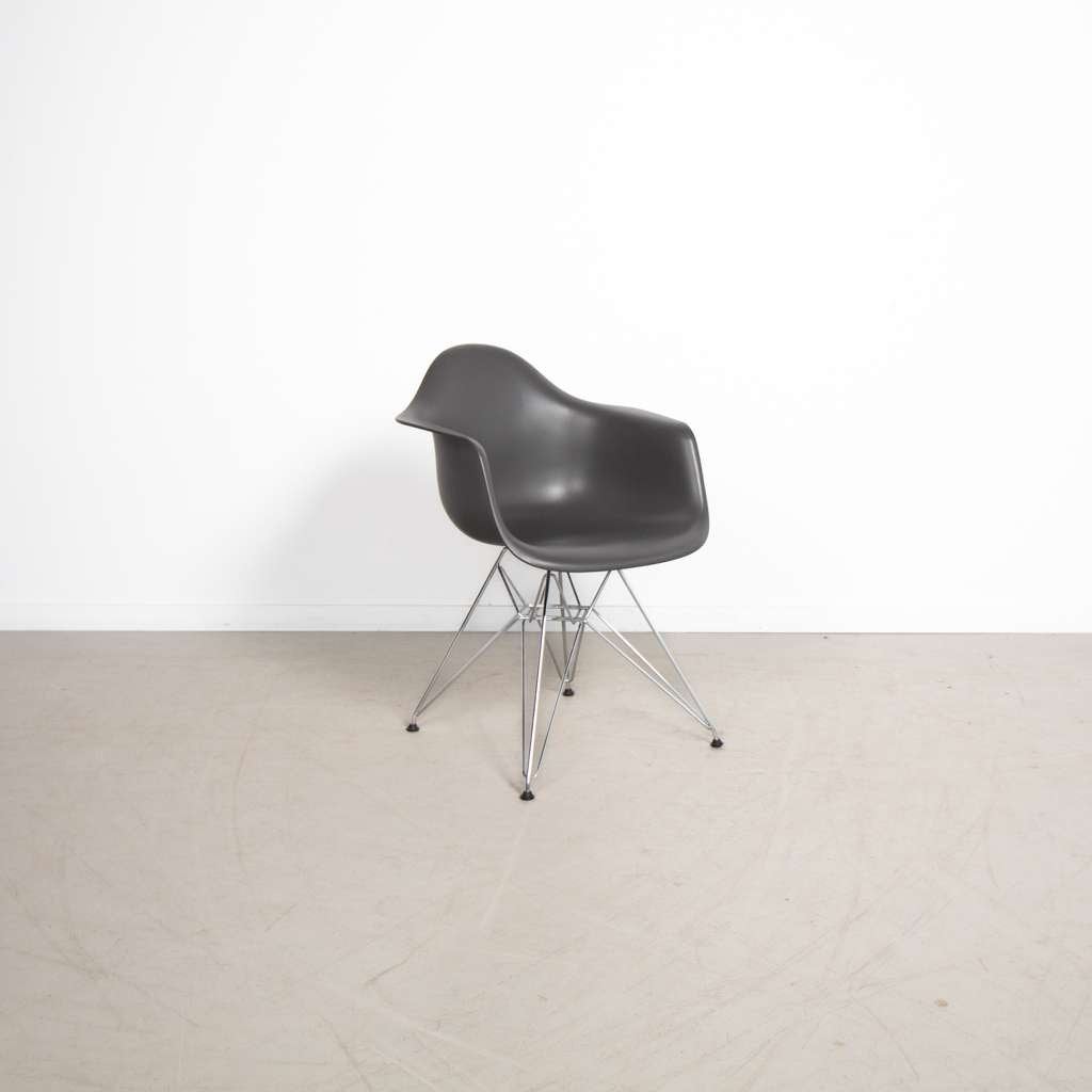 Vitra Eames DAR Kuipstoel Donkergrijs