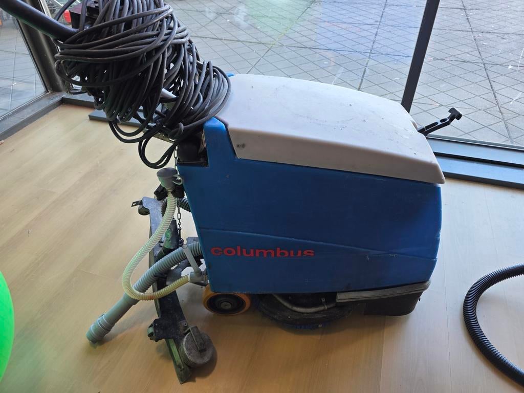 Columbus Schrobzuigmachine (zuigt wel, schrobt ni, Ophalen, Gebruikt, Schrobmachine