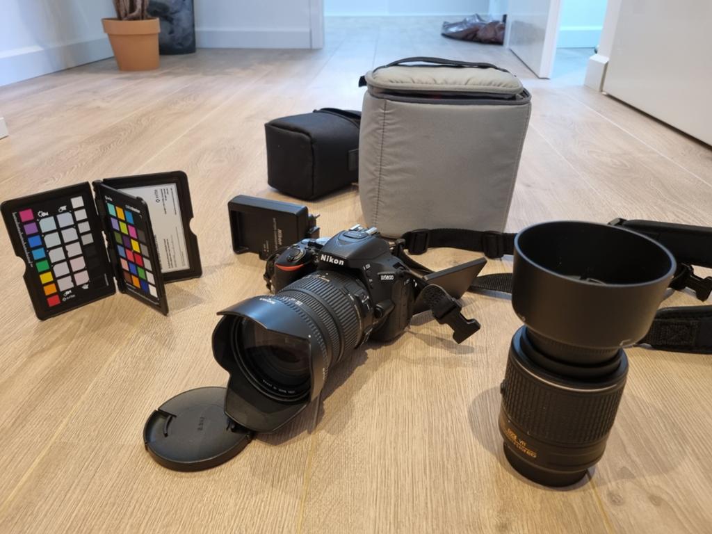Nikon D5600 DSLR Camera (1941 clicks) en 2 lenzen, Spiegelreflex, Ophalen of Verzenden, Zo goed als nieuw, Nikon