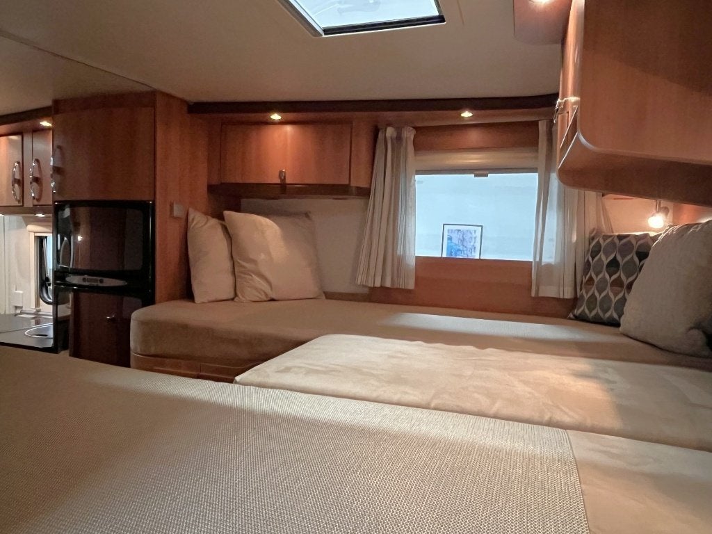 Foto 23 van Fiat Ducato 2.3 Hymer T674 Enkele Bedden / Euro5 / 86.000 km