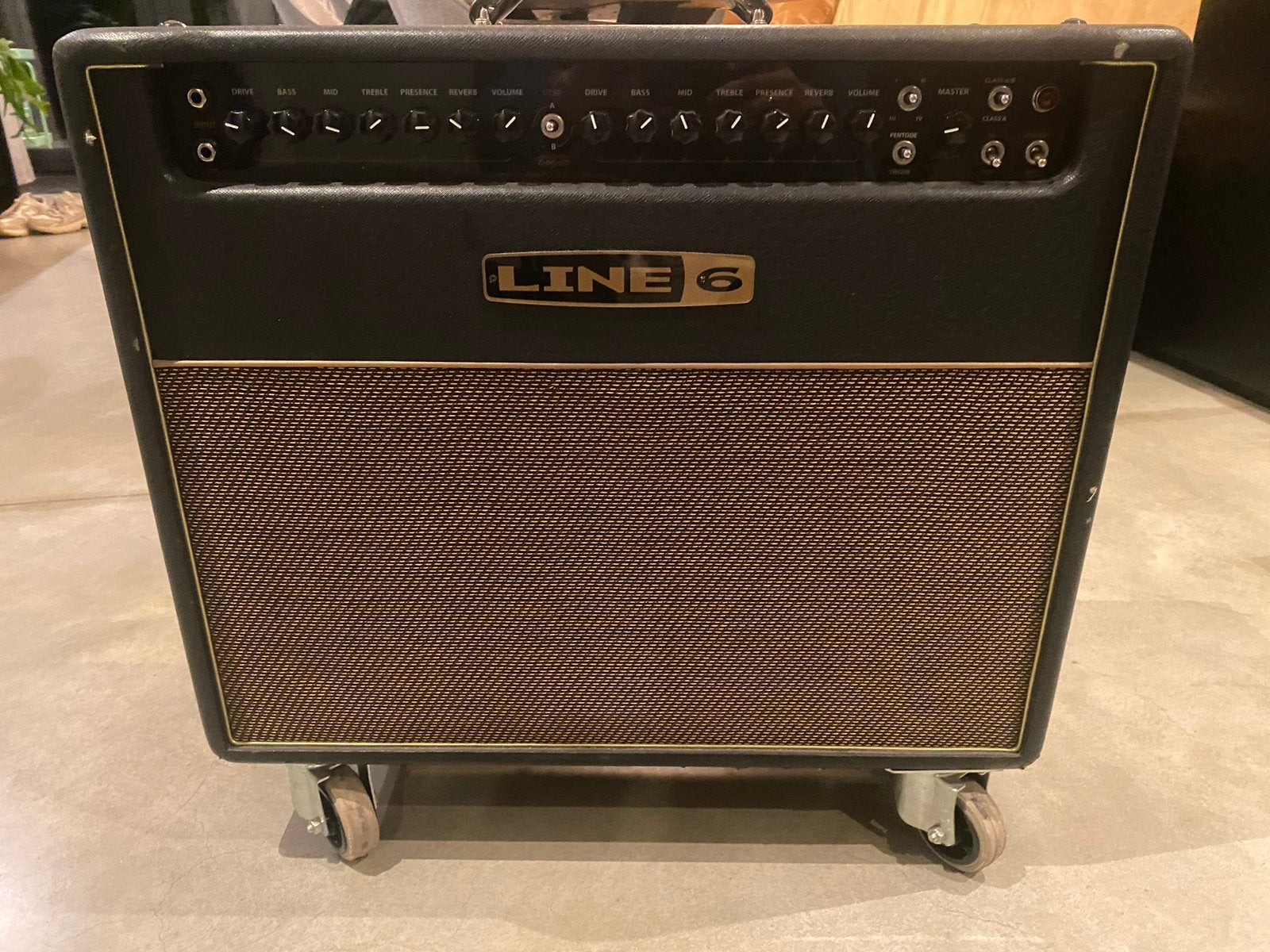 Line 6 DT50 1x12 50W Guitar Amp - Details, Muziek en Instrumenten, Ophalen, Zo goed als nieuw, 50 tot 100 watt