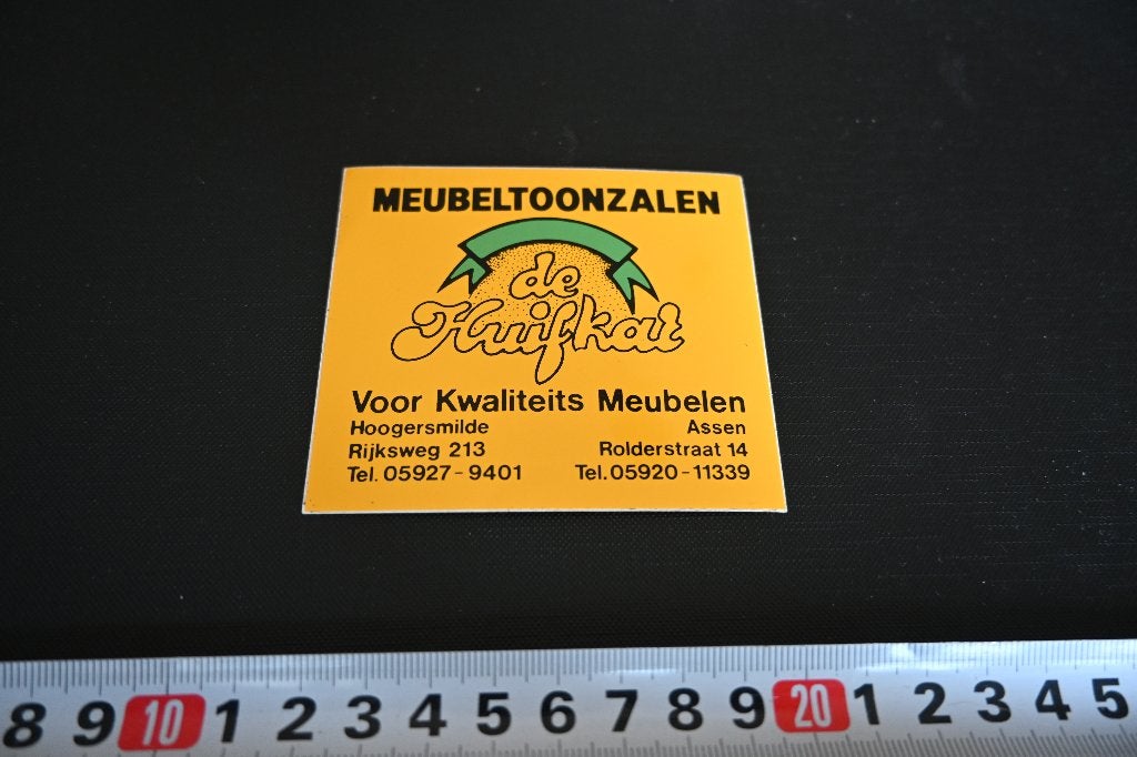 sticker Hoogsmide Assen Meubeltoonzalen DE HUIFKAR Meubelen*, Ophalen of Verzenden, Zo goed als nieuw