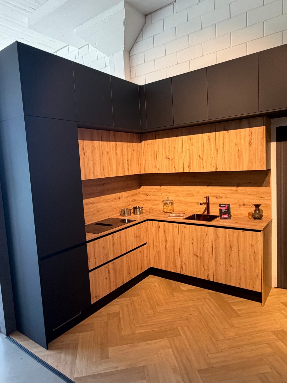 Complete showroom keuken London met Novy inductie, Ophalen, Zwart, Hoekkeuken, Zo goed als nieuw
