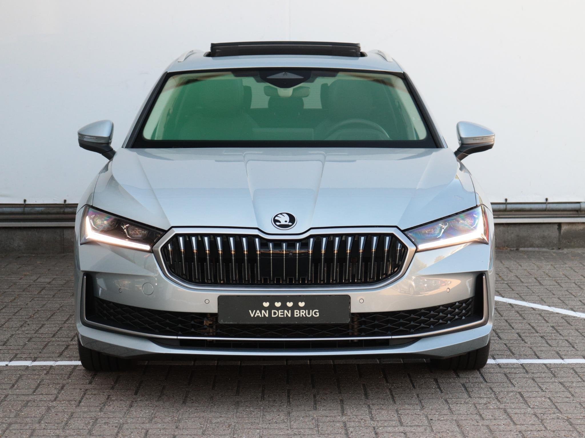 Skoda Superb 1.5 TSI PHEV Laurin & Klement | Wegklapbare tre, Auto's, Skoda, Stof, Euro 6, 4 cilinders, 26 kWh