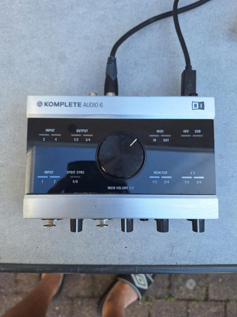 Native Instruments Komplete Audio 6 Audio Interface, Muziek en Instrumenten, Overige Muziek en Instrumenten, Gebruikt, Ophalen of Verzenden