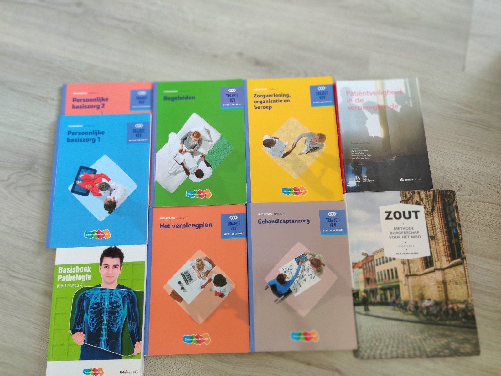 MBO Verpleegkundige niveau 4 boekenpakket, Boeken, ThiemeMeulenhoff, Ophalen of Verzenden, Zo goed als nieuw, MBO