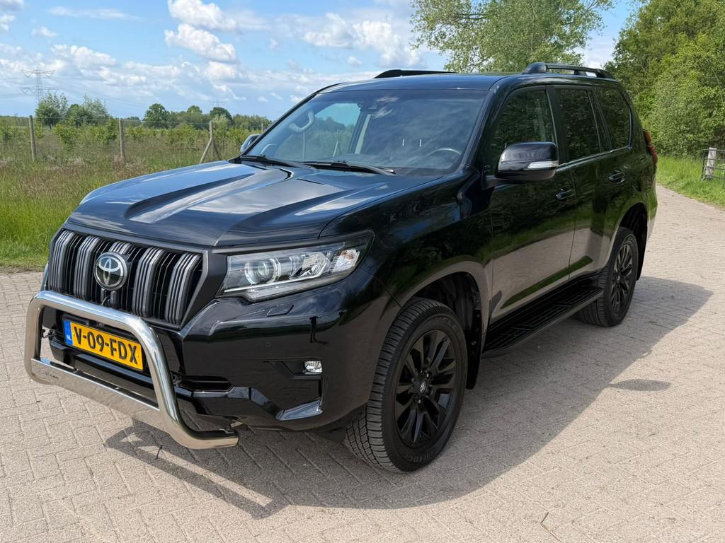 Toyota Land Cruiser 150 2.8 D-4D-F Professional Black line W, Auto's, Automaat, Gebruikt, 4 cilinders, 2337 kg