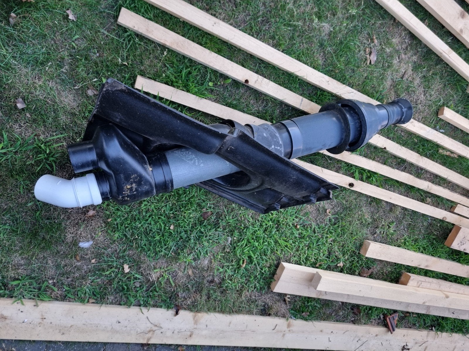 Dakdoorvoer met dakpan voor ventilatie of afvoer, Kunststof, Gebruikt, Zwart, Ophalen of Verzenden
