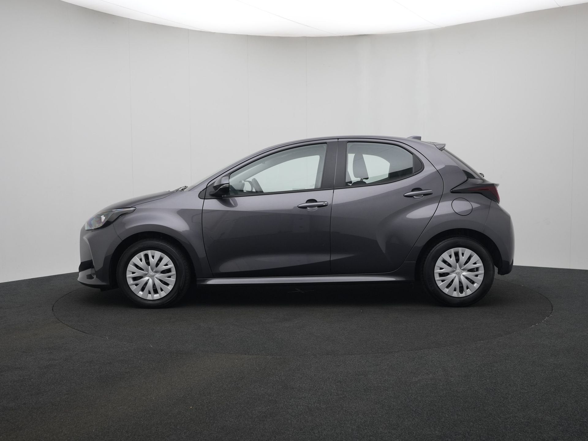 Toyota Yaris 1.5 VVT-i Active | Airco | Parkeercamera | Adap, Auto's, Bedrijf, Handgeschakeld, 19 km/l, 850 kg