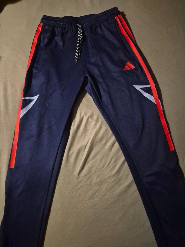 Adidasbroek maat m, Ophalen of Verzenden, Zo goed als nieuw