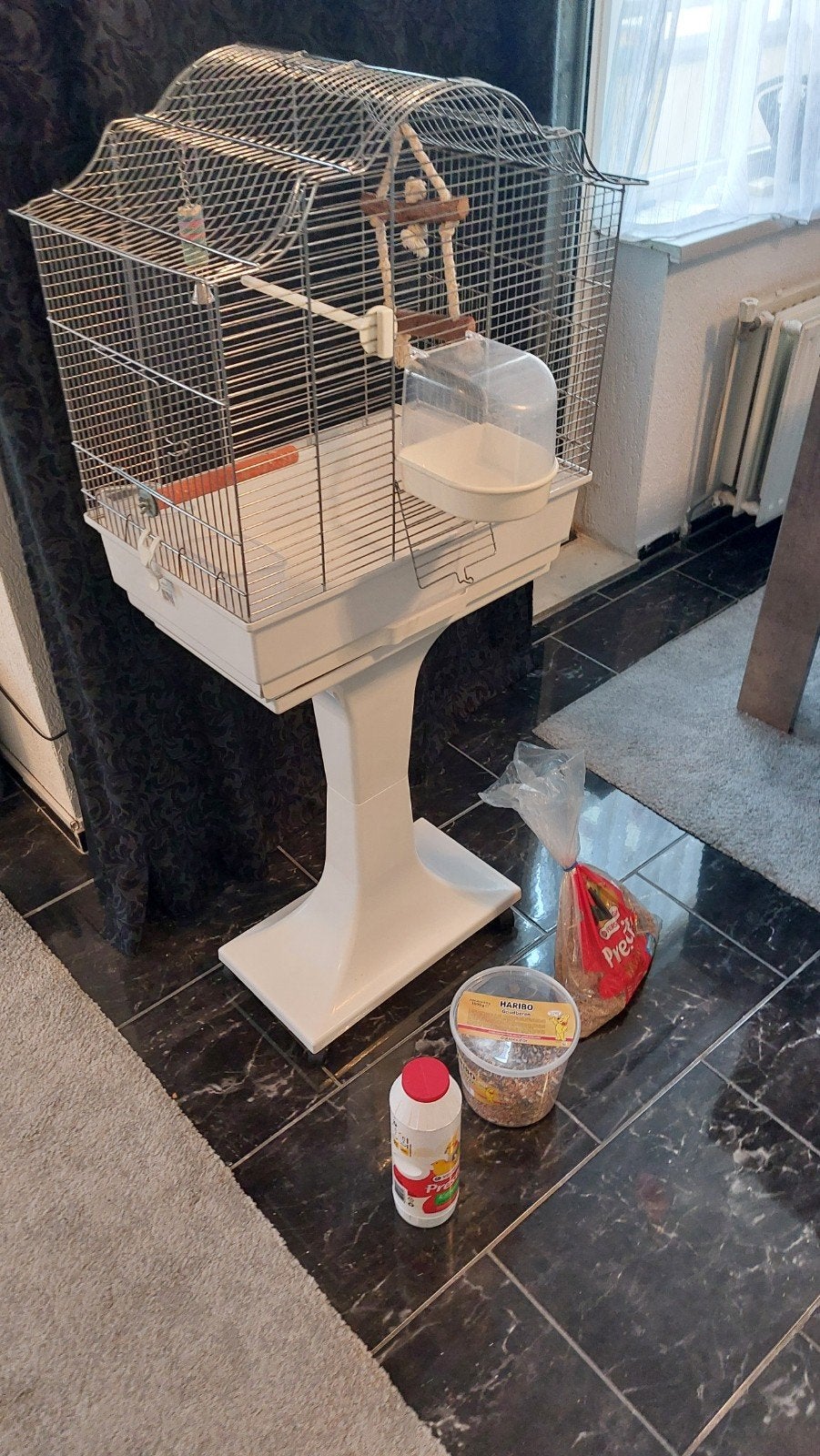 te koop  vogelkooi met standaard op wielen, Ophalen, Gebruikt, Metaal, Vogelkooi