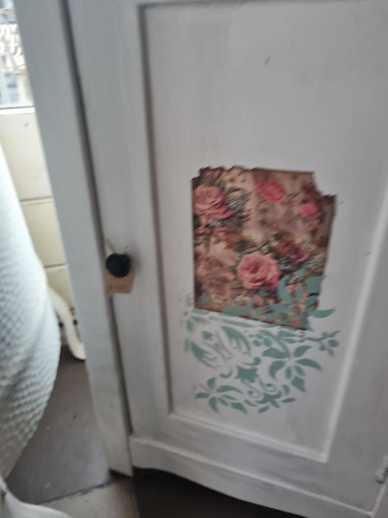 Antiek dik houten paneeltje met kastje, Ophalen