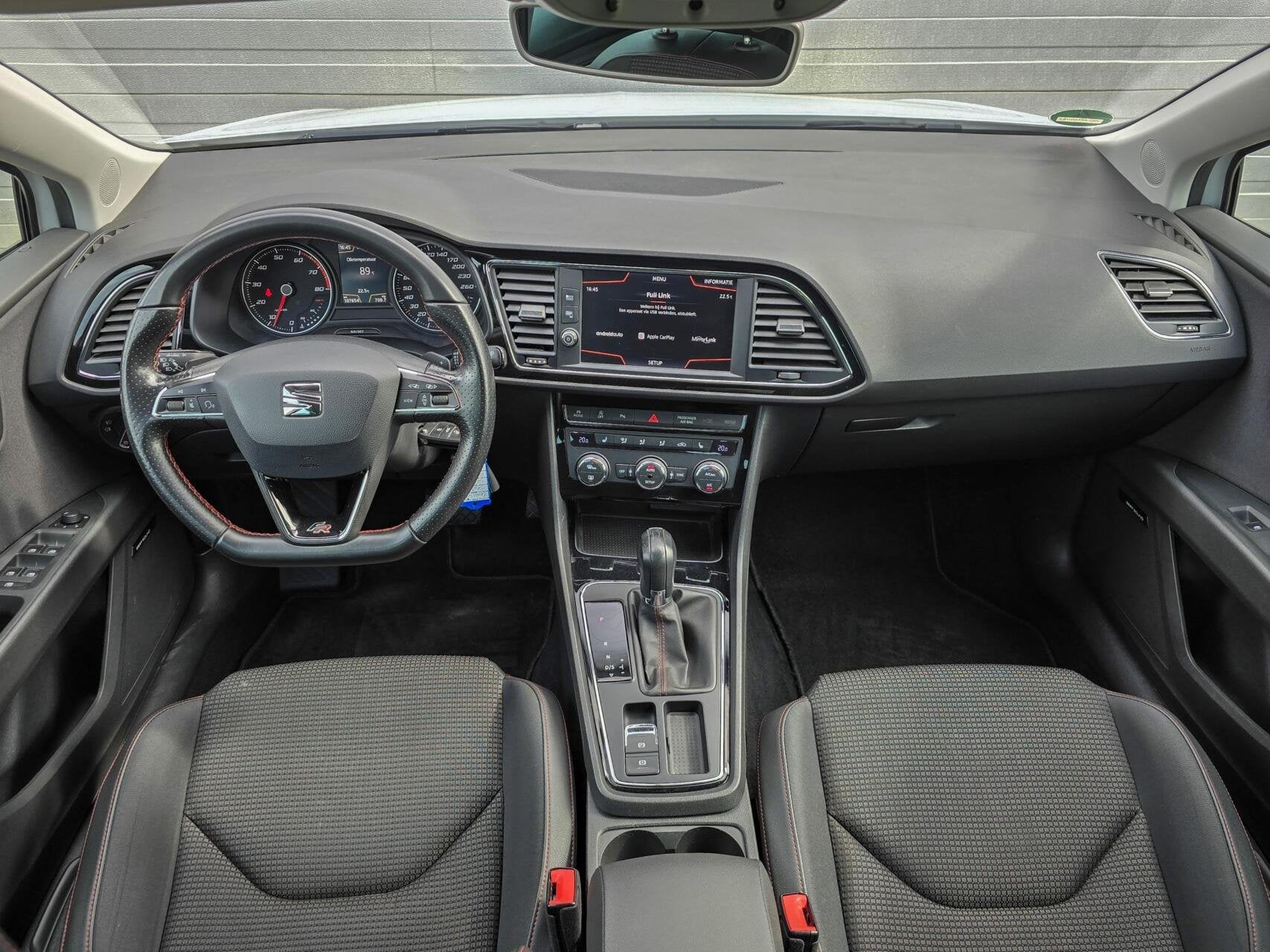 SEAT LEON 1.4 FR AUTOMAAT|CARPLAY|CAMERA|STOELVERW., Gebruikt, Zwart, 4 cilinders, 150 pk