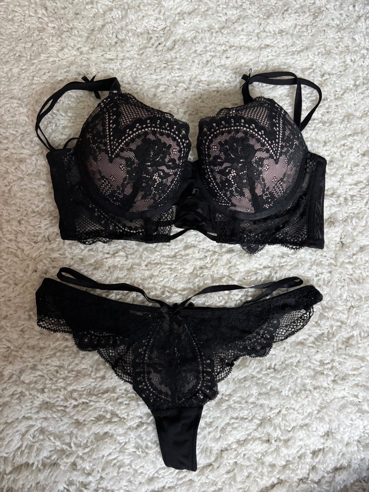 Hunkemöller Rebecca Mir lingerieset zwart 75D BH + string, Ophalen of Verzenden, Zwart, BH