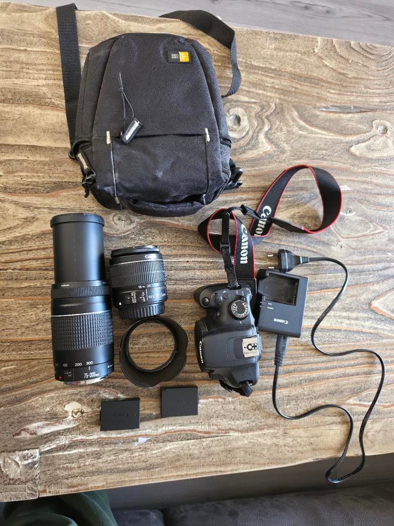 Canon EOS 1200D met 2 lenzen, 2 accu's, zonnekap en tas, Ophalen of Verzenden, Gebruikt, Spiegelreflex, Canon