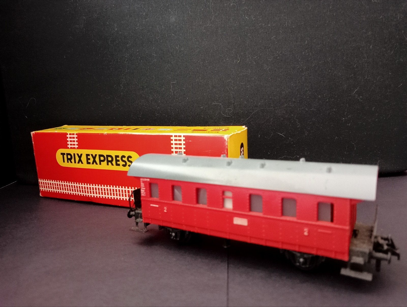 Trix Express Wagon - Rode Passagierswagon, Ophalen of Verzenden, Gelijkstroom, Wagon, Trix