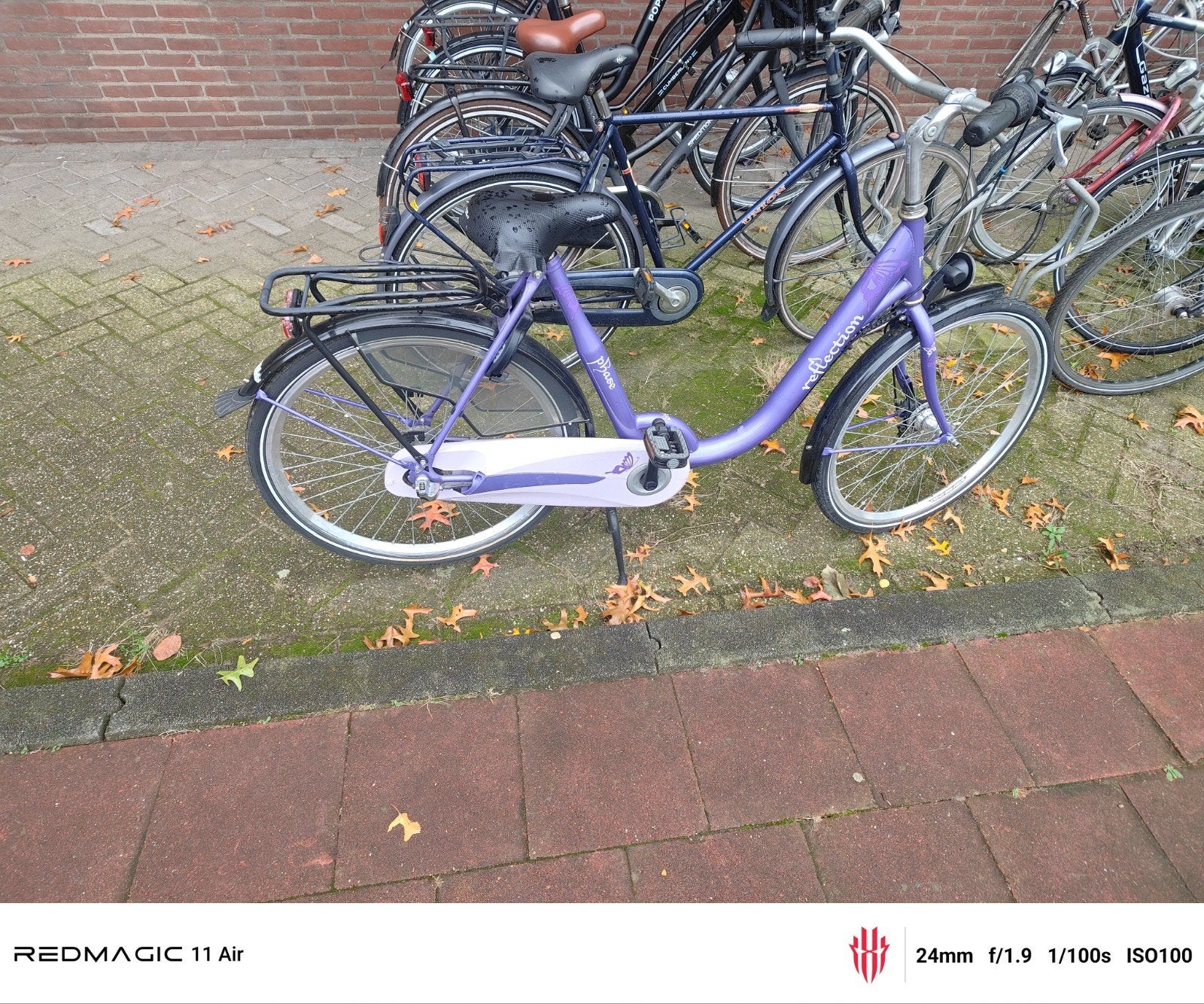 Paarse fiets met versnellingen, Ophalen, Zo goed als nieuw, Velgrem, Versnellingen