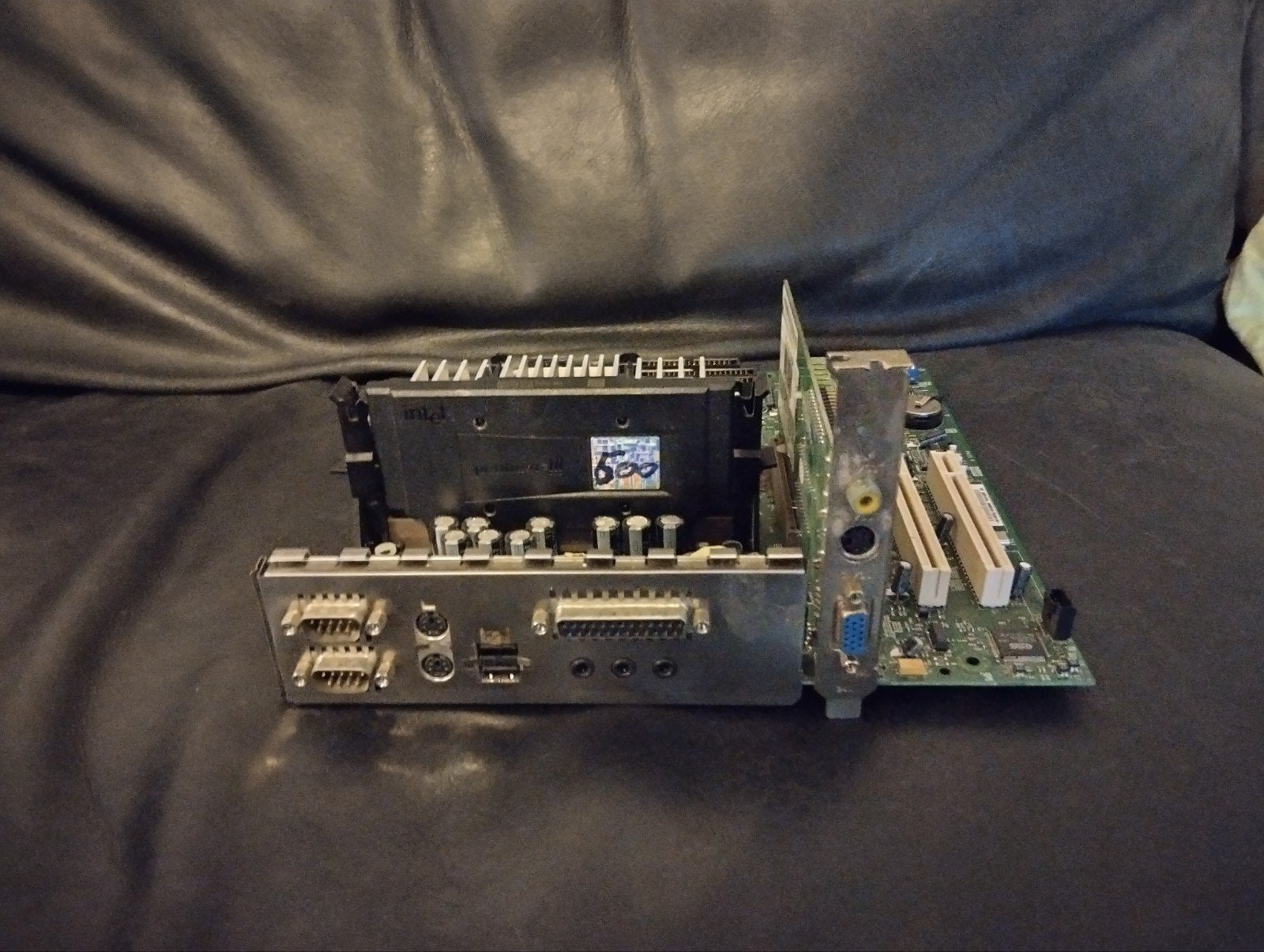 Pentium 3/500MHz met 128MB RAM en GeForce2 MX200, Computers en Software, Verzenden, IBM