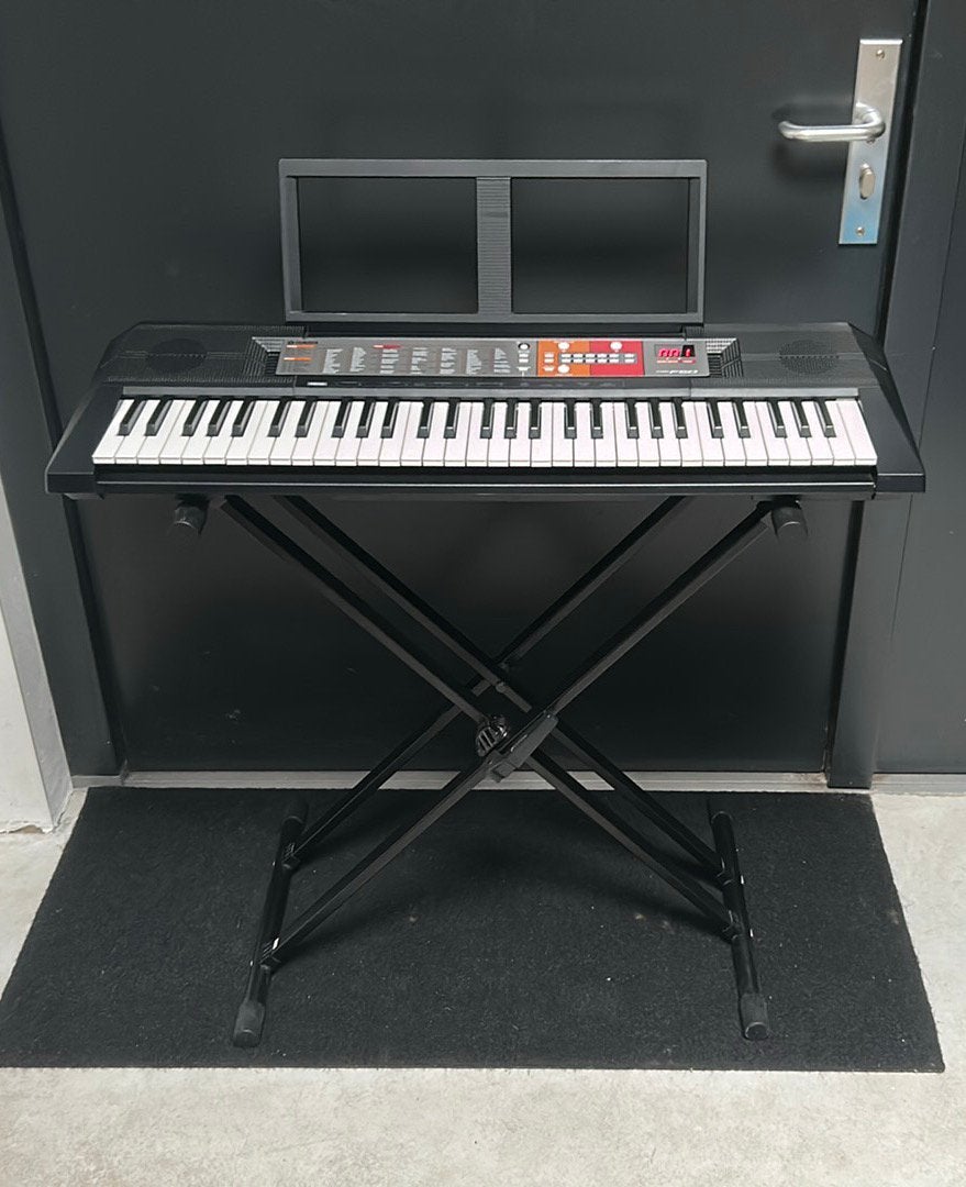 Yamaha PSR-F50 Keyboard + Standaard + Beschermhoes, 61 toetsen, Yamaha, Ophalen of Verzenden, Zo goed als nieuw