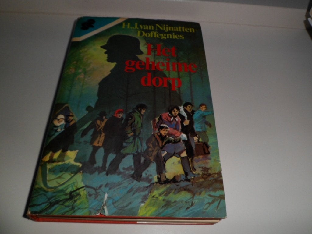 Het geheime dorp - H.J van Nijnatten - Doffegnies, Ophalen of Verzenden, Tweede Wereldoorlog, Zo goed als nieuw, Algemeen
