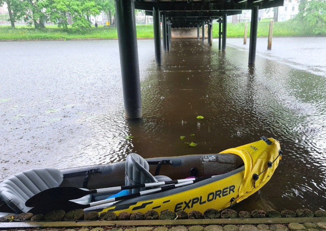 Intex Explorer K2 opblaasbare kajak met peddels pomp en kar, Watersport en Boten, Ophalen, Opblaasbaar, Gebruikt, 2-persoons