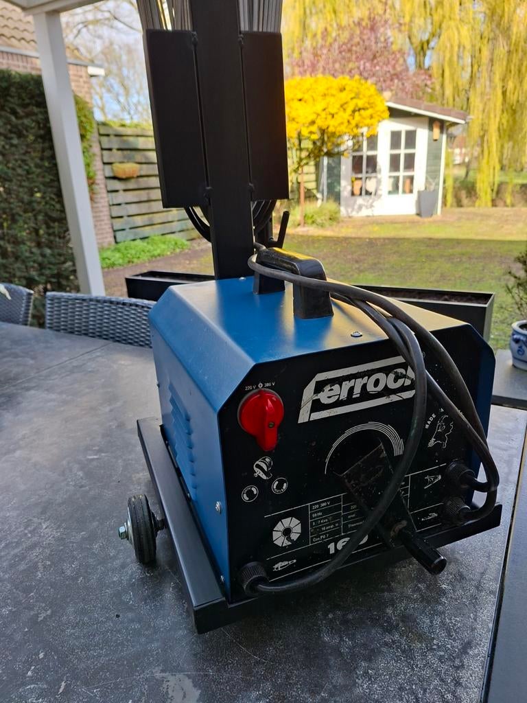 Elektrisch lasapparaat 220volt /380, Doe-het-zelf en Verbouw, Gereedschap | Lasapparaten, Ophalen of Verzenden, Elektroden