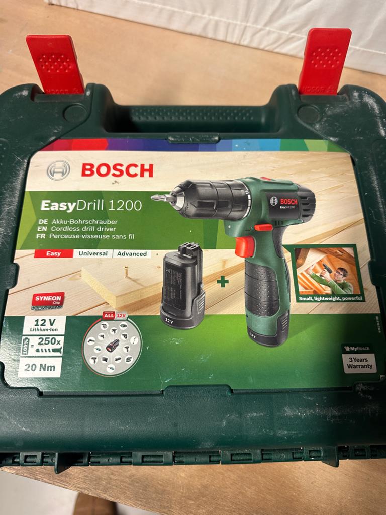 Bosch EasyDrill 1200 Accuboormachine met Koffer, Ophalen, Variabele snelheid, Minder dan 400 watt, Zo goed als nieuw