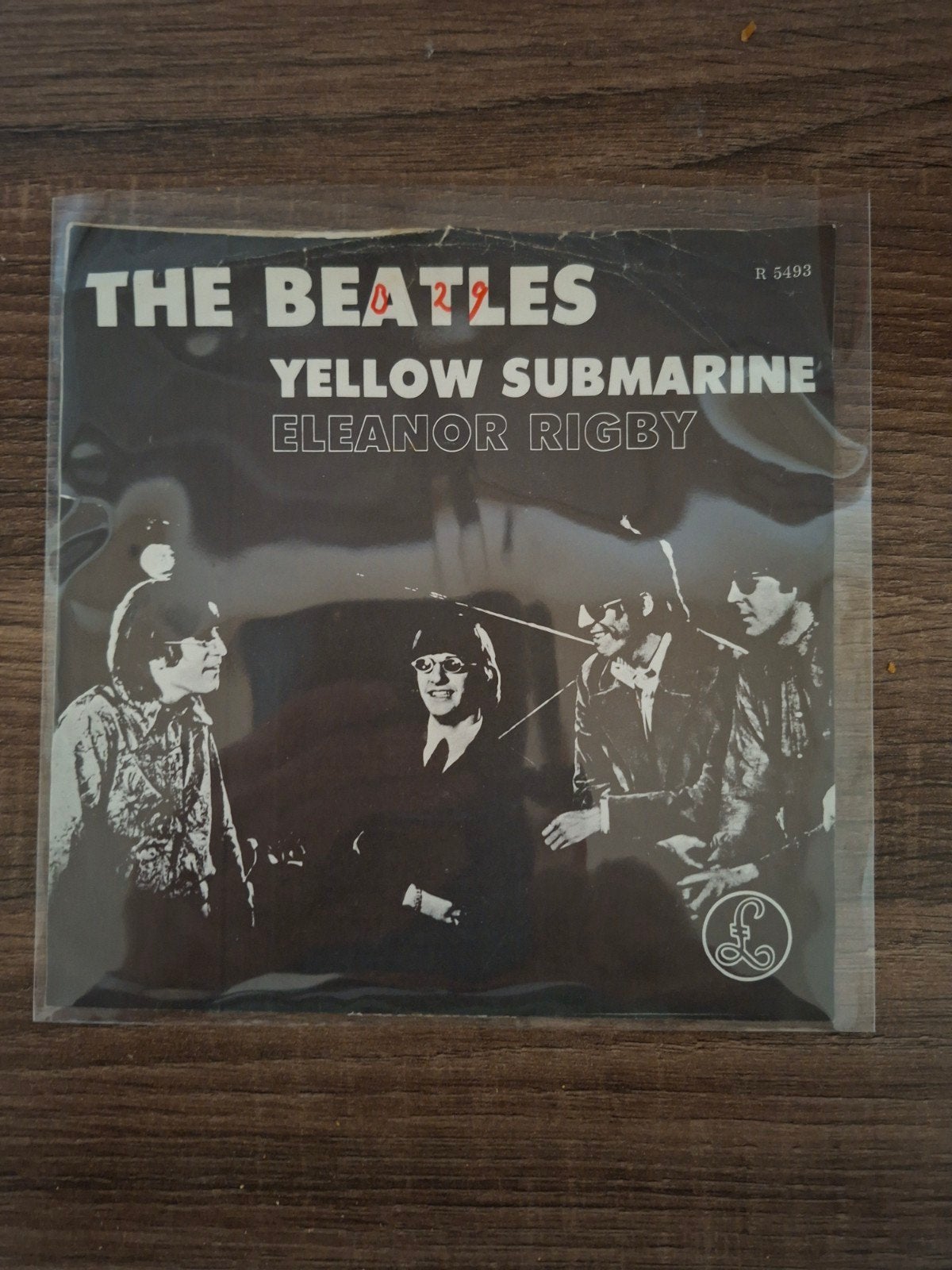 The Beatles - Yellow Submarine / Eleanor Rigby 7 inch vinyl, Gebruikt, 7 inch, Ophalen of Verzenden, Pop