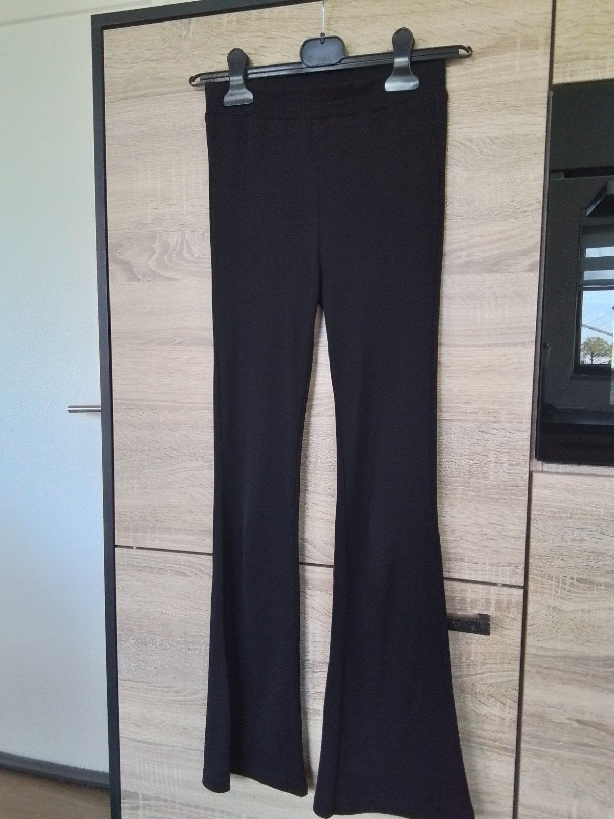 Zwarte flared broek Shoeby mt 158-164, Broek, Meisje, Ophalen of Verzenden, Zo goed als nieuw