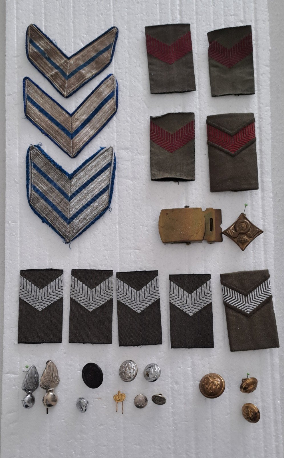 Epauletten en knopen van Marechaussee en Landmacht, Ophalen of Verzenden, Marechaussee, Nederland, Embleem of Badge