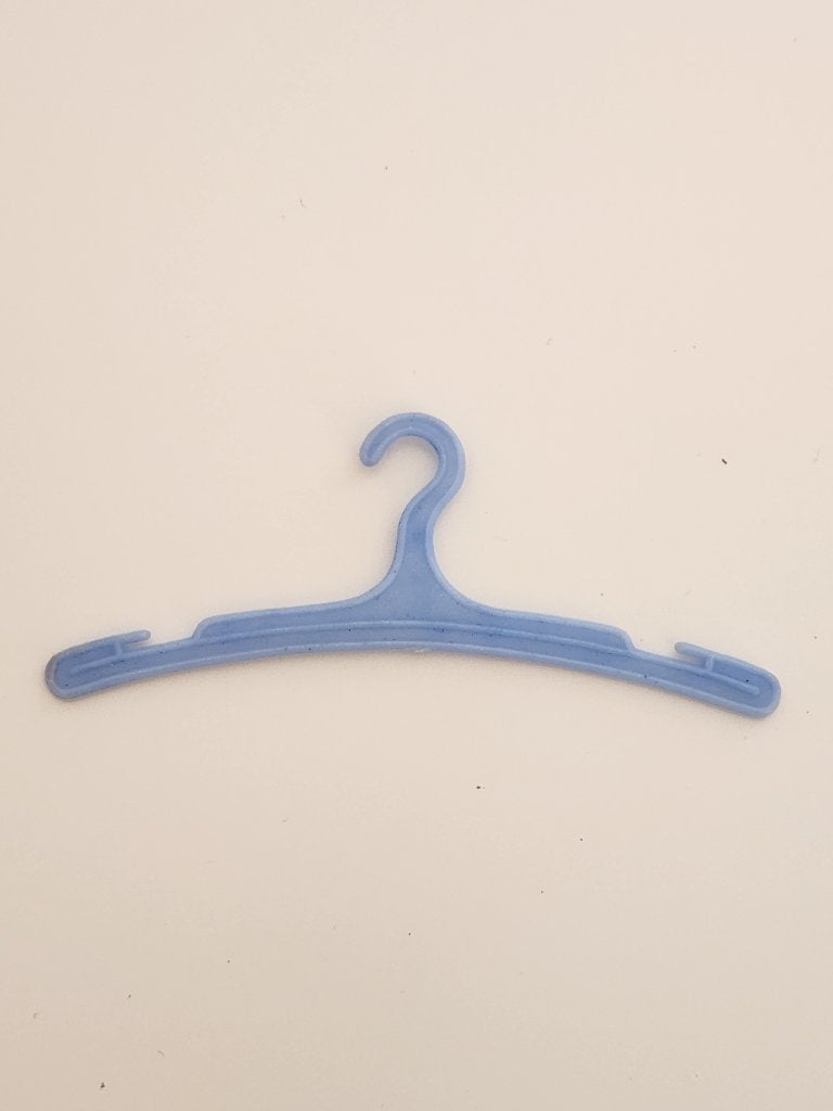 Barbie - blauwe kleerhanger, Ophalen of Verzenden, Gebruikt, Kleertjes