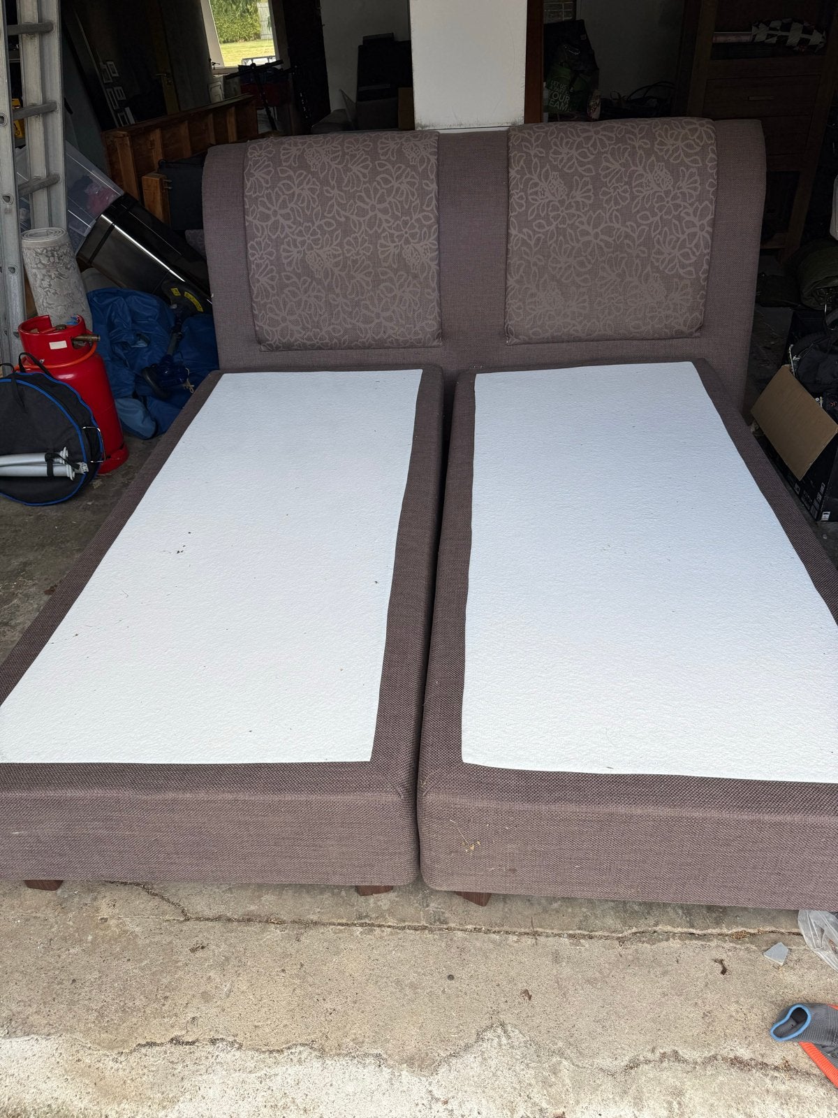 Boxspring met hoofdbord, hocker en nachtkastjes, Ophalen, Gebruikt, Bruin, Tweepersoons