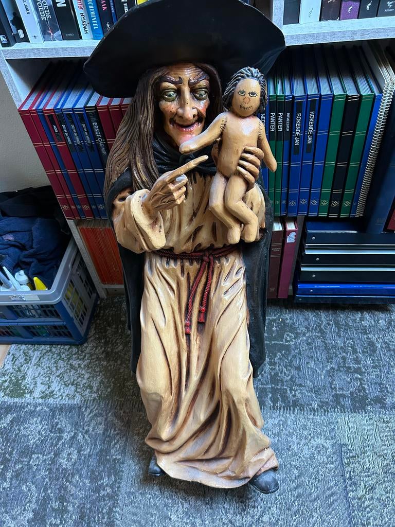 Heks met pop beeld - Uniek decoratiestuk, Verzamelen, Ophalen of Verzenden, Gebruikt, Fantasy